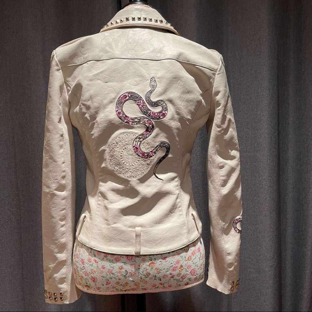Desigual Cream Color Women’s Biker Jacket size 38 With Design in Back - Picture 5 of 16